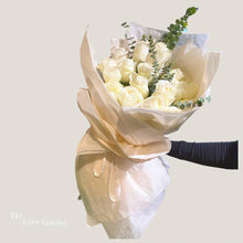 Load image into Gallery viewer, White Colombian Roses Bouquet