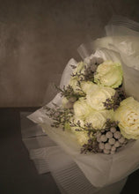 Load image into Gallery viewer, White Ecuador rose bouquet