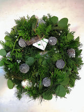 Load image into Gallery viewer, Fresh Christmas Wreath (Gift Box)