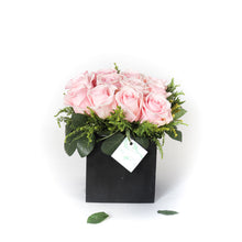 Load image into Gallery viewer, Pink Colombian Roses Vase